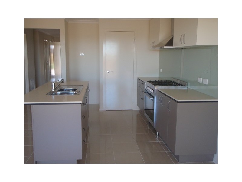 2 Synergy Court, Taylors Hill VIC 3037