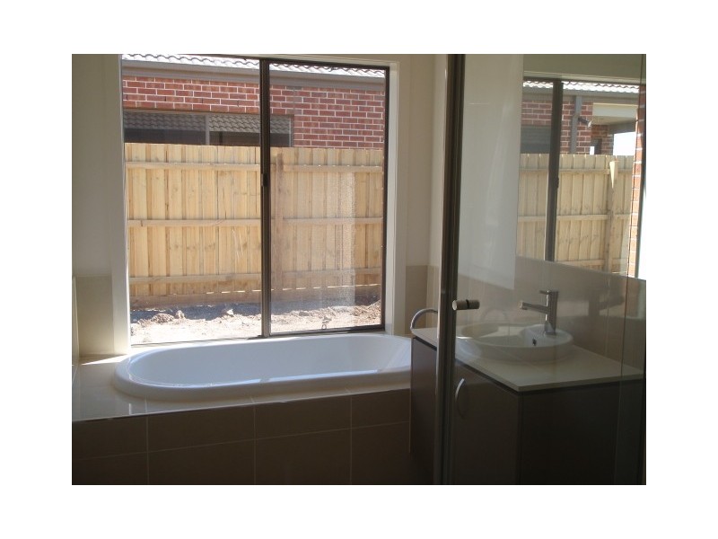 2 Synergy Court, Taylors Hill VIC 3037