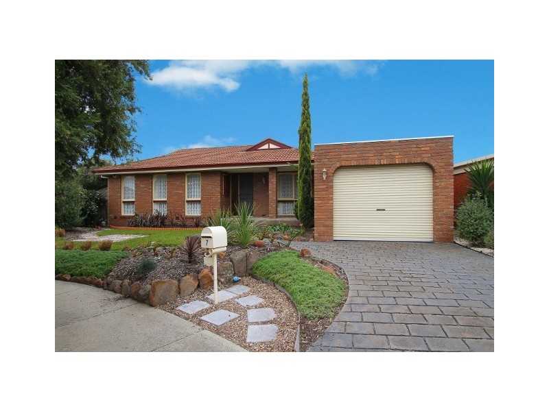 7 Innes Court, Taylors Lakes VIC 3038