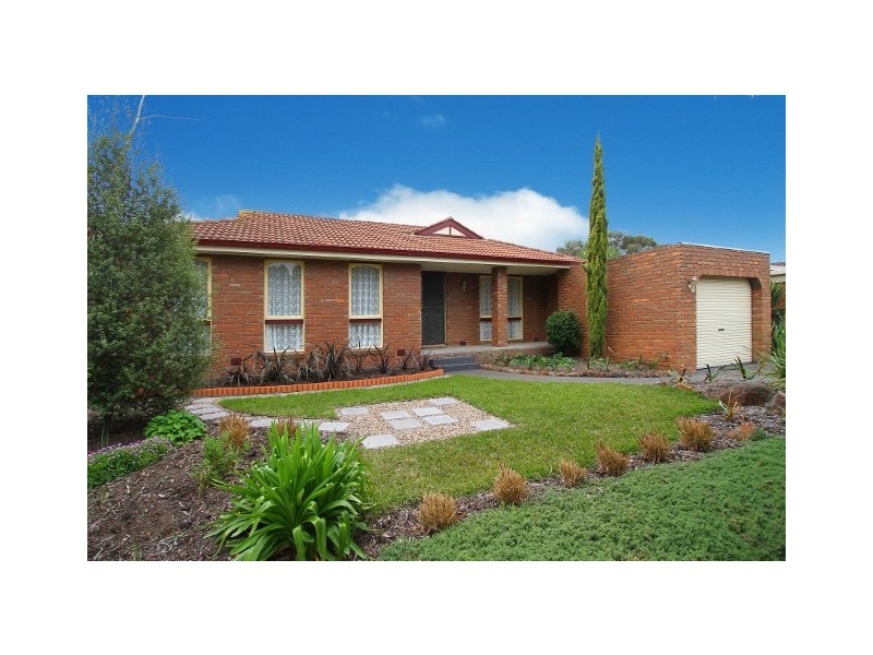 7 Innes Court, Taylors Lakes VIC 3038