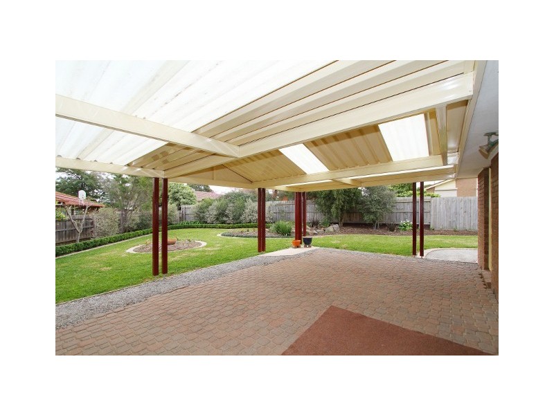 7 Innes Court, Taylors Lakes VIC 3038