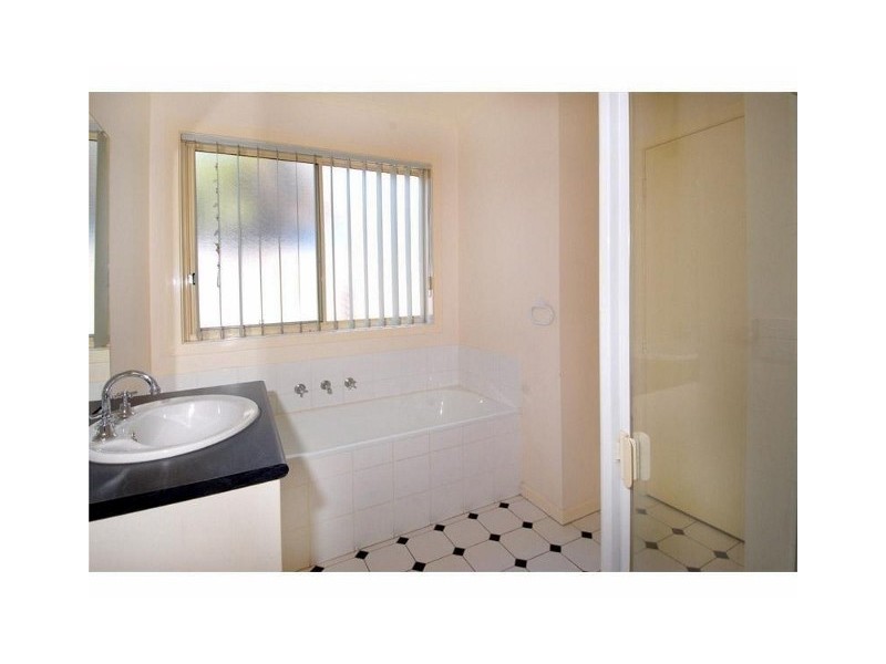 4/14 Buckingham Street, Sydenham VIC 3037