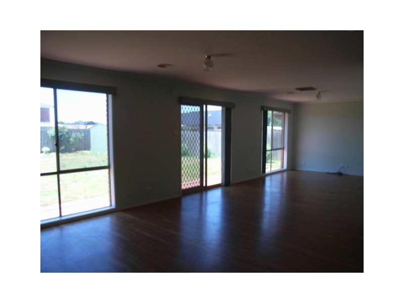 12 Tussock Crescent, Sydenham VIC 3037