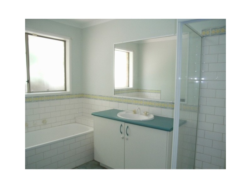 12 Tussock Crescent, Sydenham VIC 3037