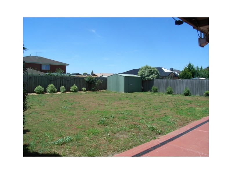 12 Tussock Crescent, Sydenham VIC 3037