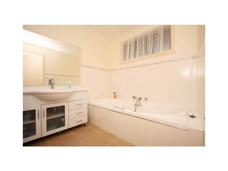 4 Breadalbane Court, Sydenham VIC 3037