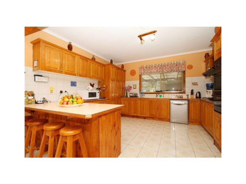 15 Parrakeet Court, Taylors Lakes VIC 3038