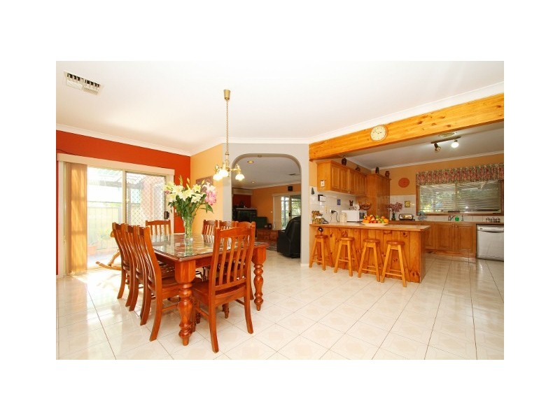15 Parrakeet Court, Taylors Lakes VIC 3038