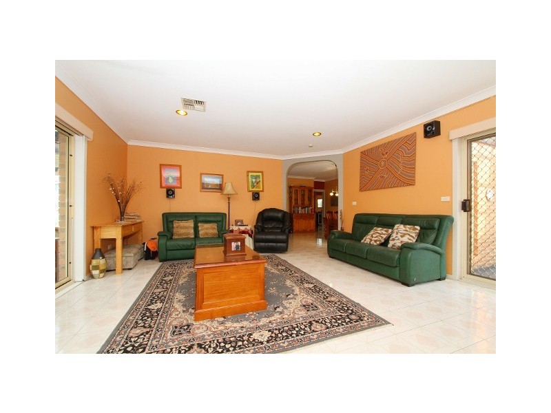 15 Parrakeet Court, Taylors Lakes VIC 3038