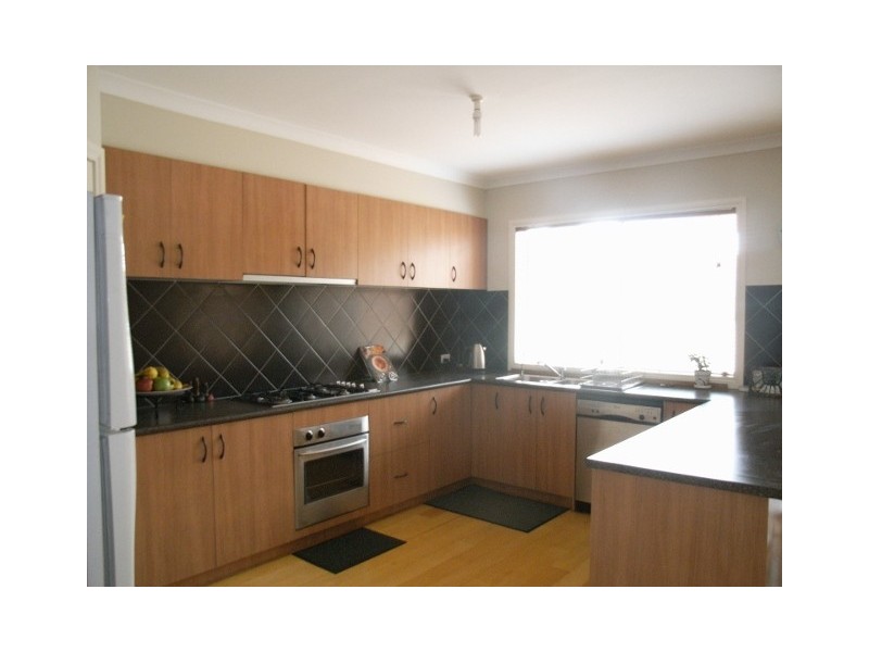 18 Victoria Way, Caroline Springs VIC 3023