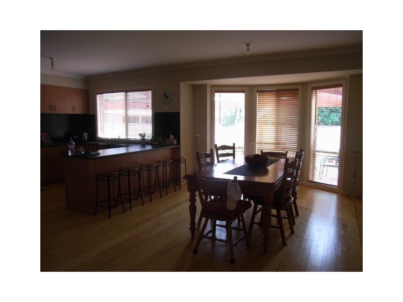 18 Victoria Way, Caroline Springs VIC 3023