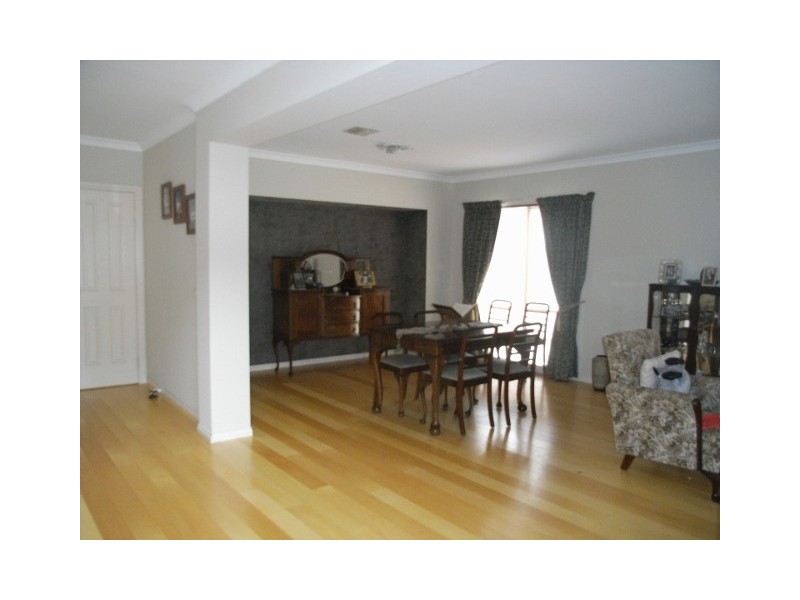 18 Victoria Way, Caroline Springs VIC 3023