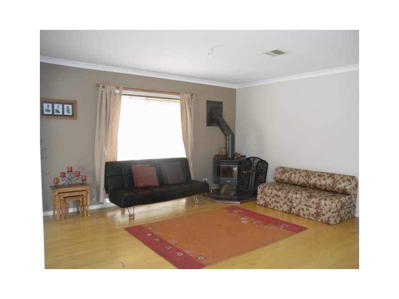 18 Victoria Way, Caroline Springs VIC 3023