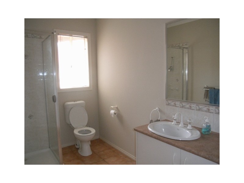 18 Victoria Way, Caroline Springs VIC 3023