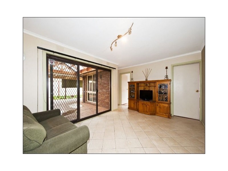 4 Revell Crescent, St Albans VIC 3021