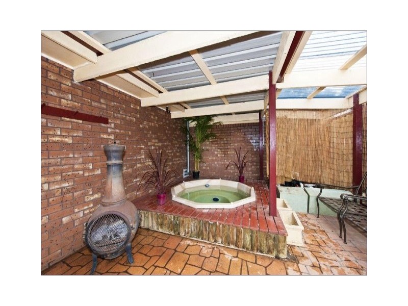 4 Revell Crescent, St Albans VIC 3021