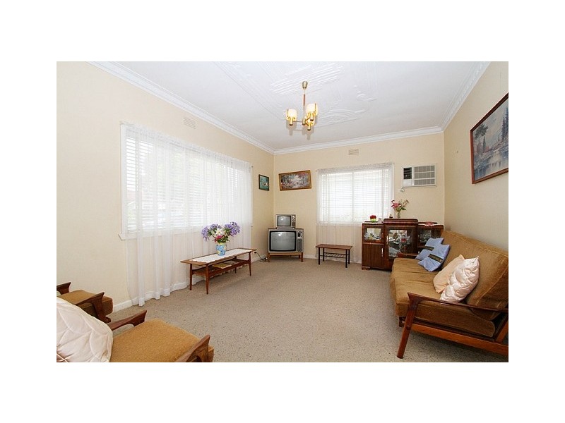 9 Cranbourne Avenue, Sunshine North VIC 3020