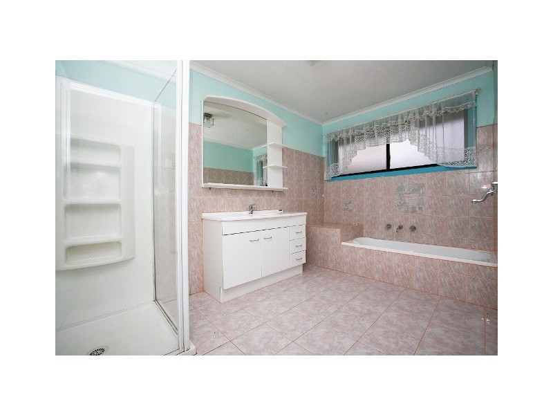 5 Bellevue Drive, Keilor Downs VIC 3038