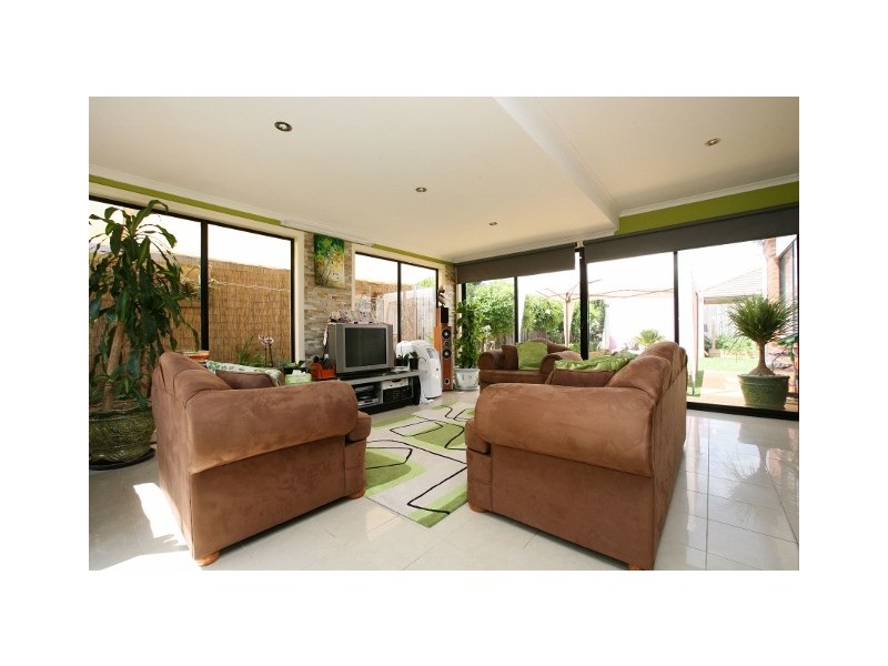 18 Flinders Street, Taylors Hill VIC 3037