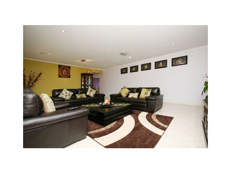 18 Flinders Street, Taylors Hill VIC 3037