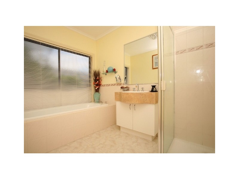 18 Flinders Street, Taylors Hill VIC 3037