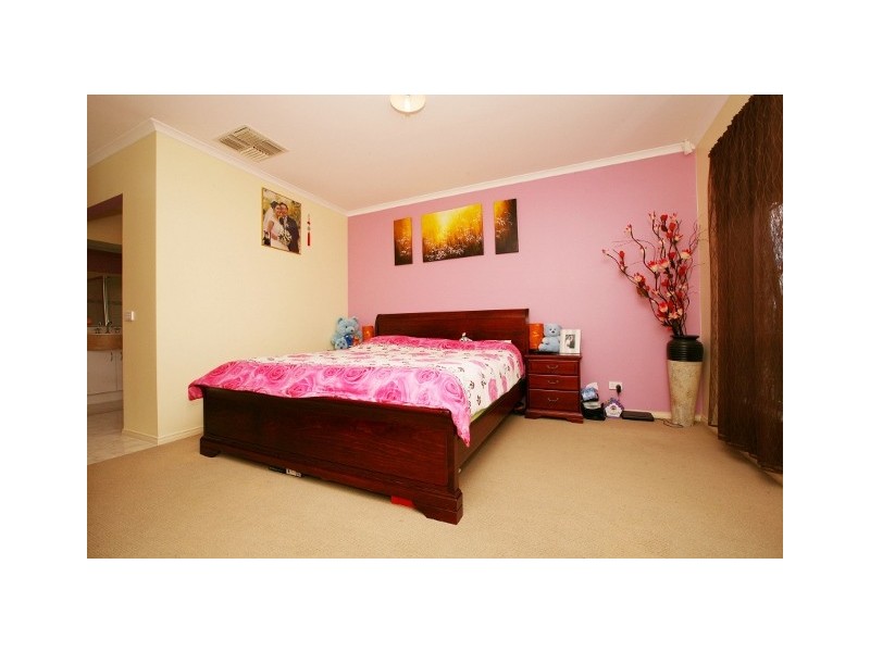 18 Flinders Street, Taylors Hill VIC 3037