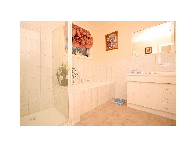 1/11 Hallmark Place, Keilor Downs VIC 3038
