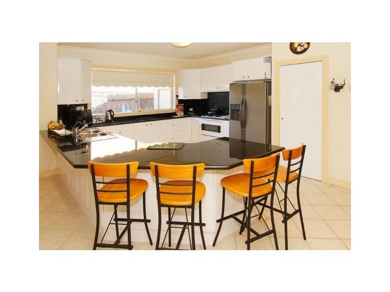 13 Rockwood Place, Hillside VIC 3037