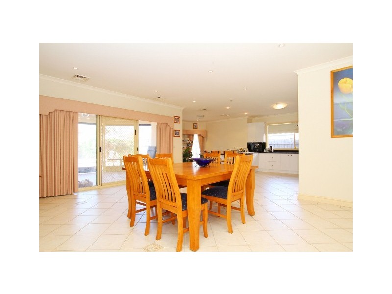 13 Rockwood Place, Hillside VIC 3037