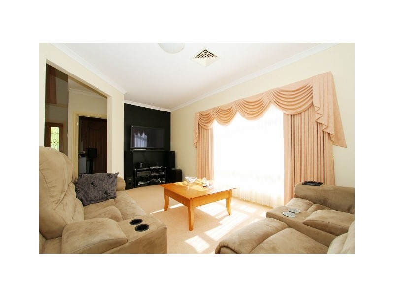 13 Rockwood Place, Hillside VIC 3037