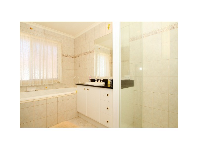 13 Rockwood Place, Hillside VIC 3037