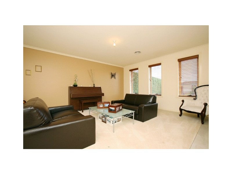 2/3 Padula Court, Hillside VIC 3037