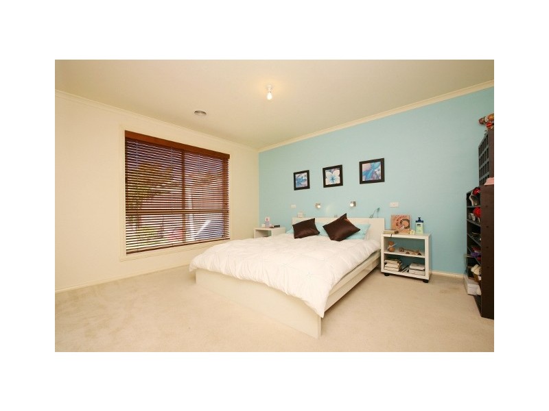 2/3 Padula Court, Hillside VIC 3037