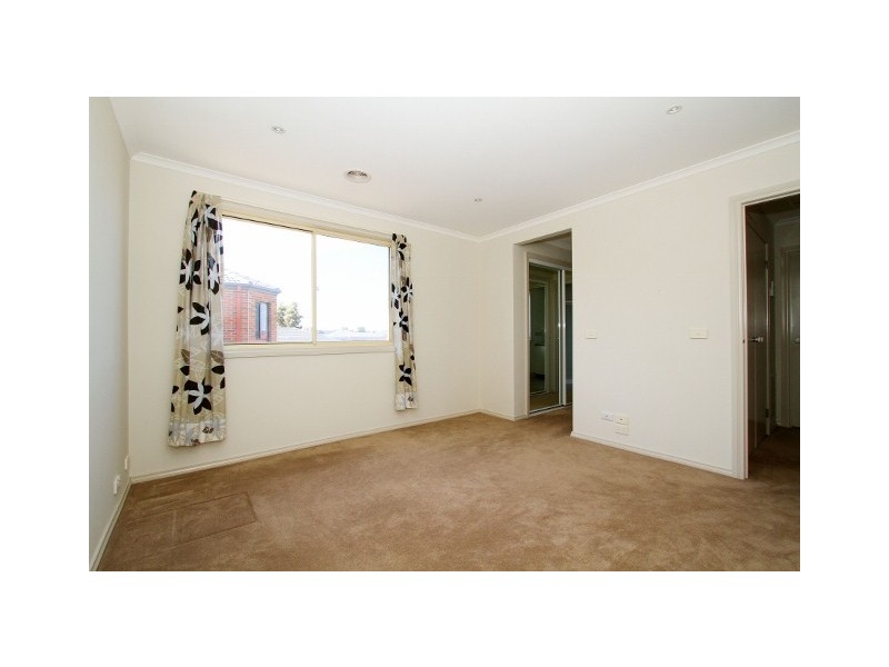 24 Amberlea Circuit, Taylors Hill VIC 3037