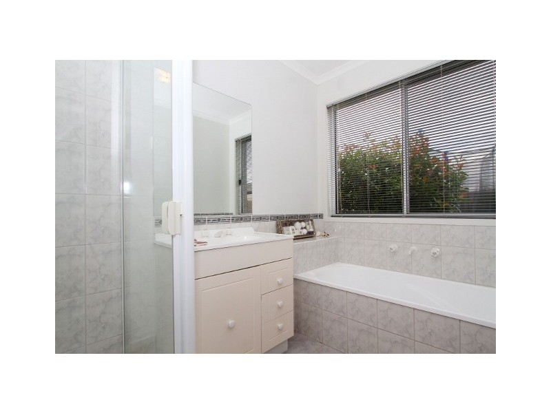 70 Allenby Road, Hillside VIC 3037