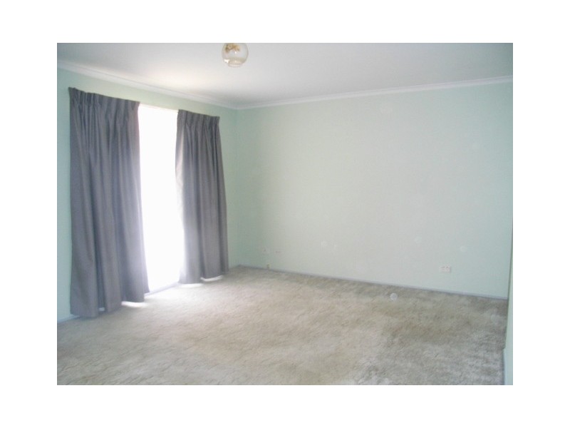 8 Sambuco Court, Sydenham VIC 3037