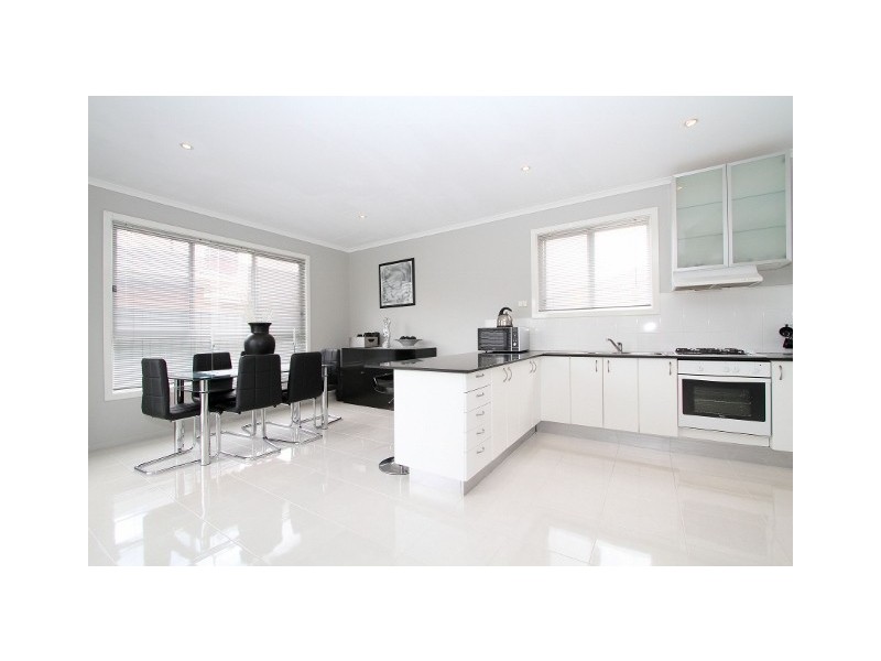 33 Pro Hart Way, Caroline Springs VIC 3023
