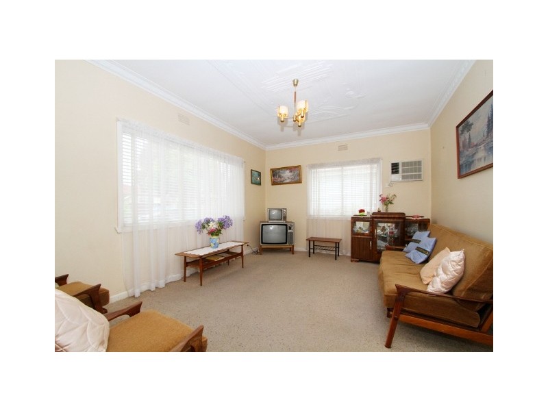 9 Cranbourne Avenue, Sunshine North VIC 3020