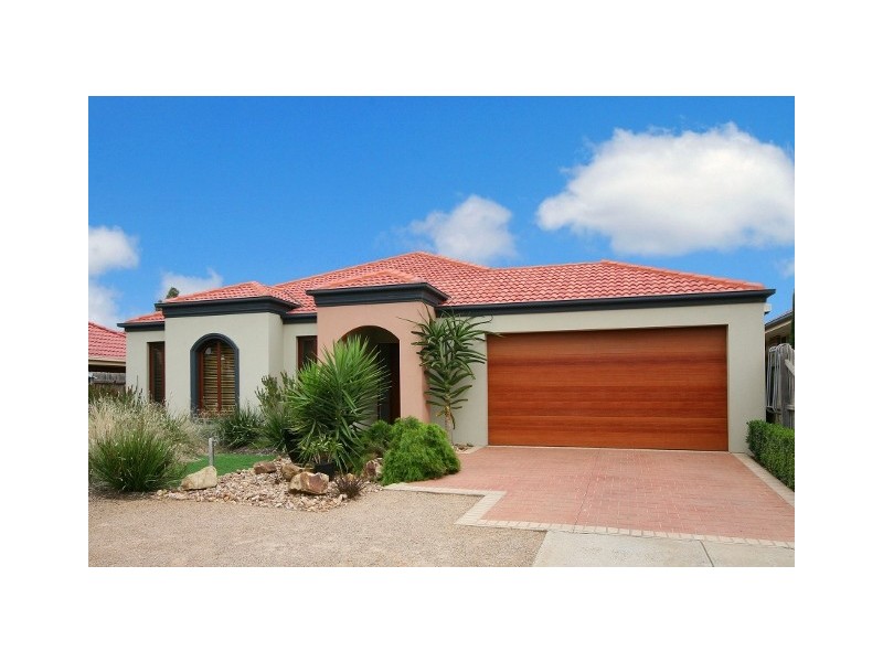 17 University Drive, Taylors Hill VIC 3037