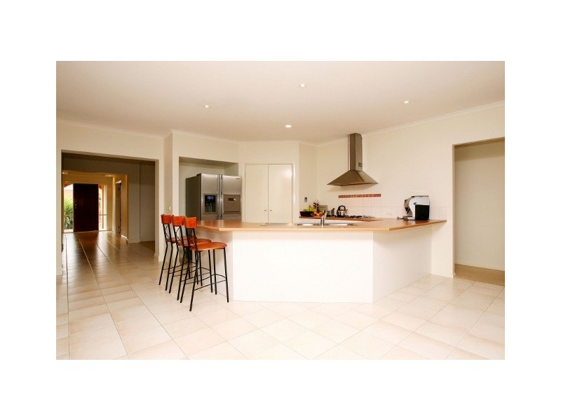 17 University Drive, Taylors Hill VIC 3037