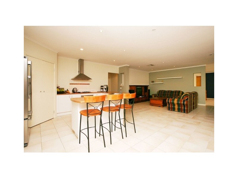 17 University Drive, Taylors Hill VIC 3037