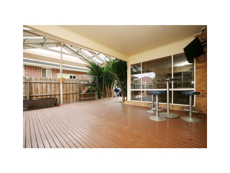 17 University Drive, Taylors Hill VIC 3037
