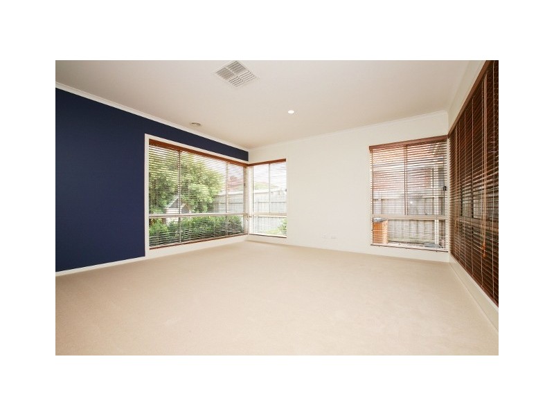 17 University Drive, Taylors Hill VIC 3037