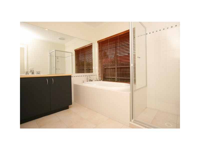 17 University Drive, Taylors Hill VIC 3037