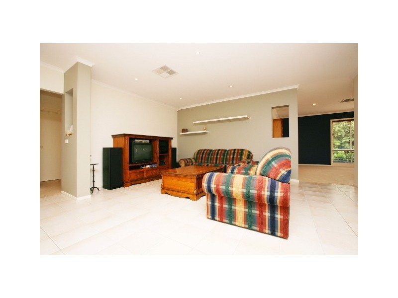 17 University Drive, Taylors Hill VIC 3037