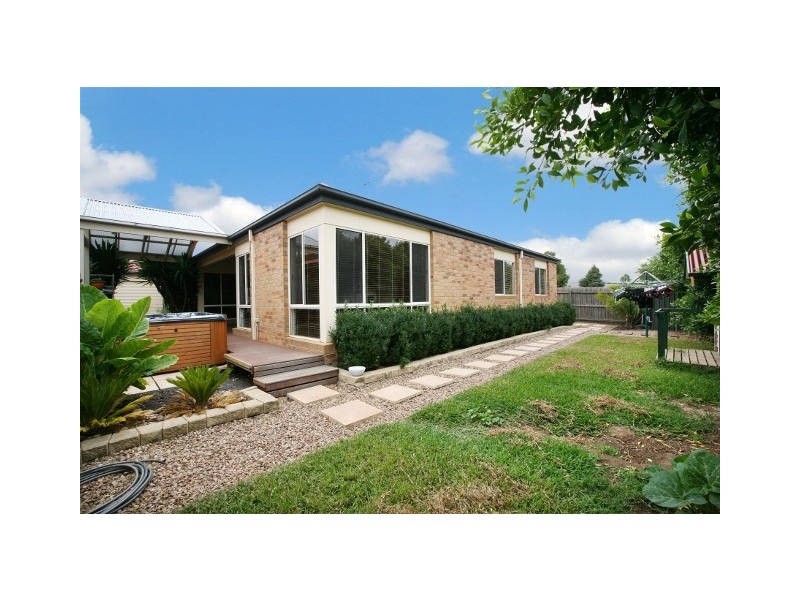 17 University Drive, Taylors Hill VIC 3037