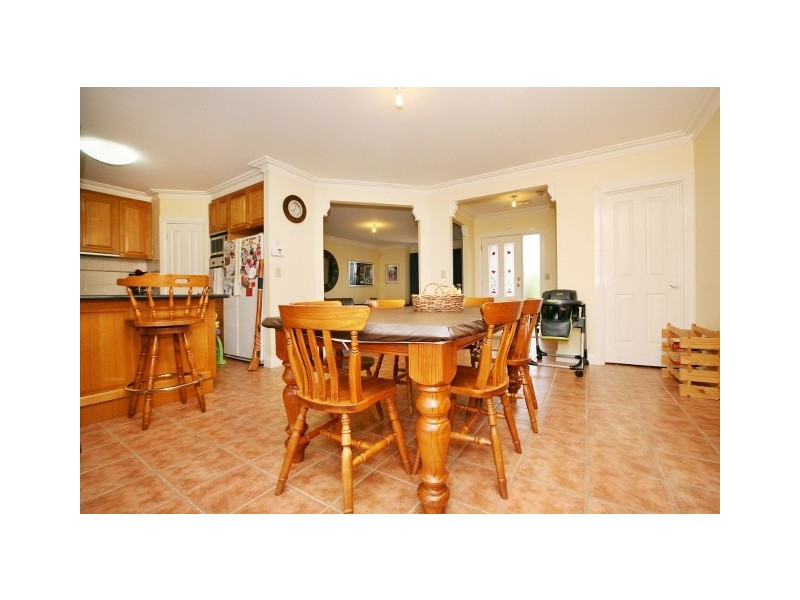6 Cressida Crescent, Sydenham VIC 3037