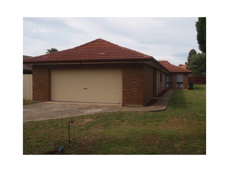 9 Willandra Court, Taylors Lakes VIC 3038