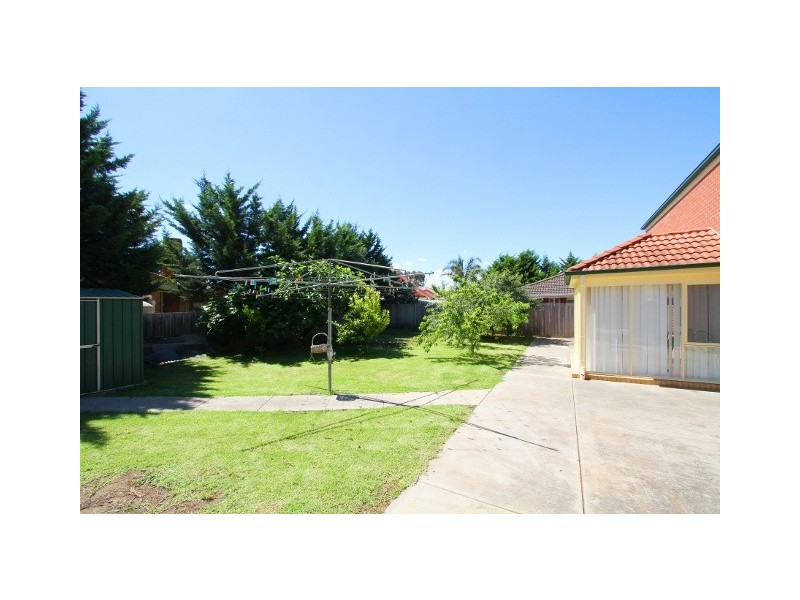 3 Sandpiper Drive, Taylors Lakes VIC 3038