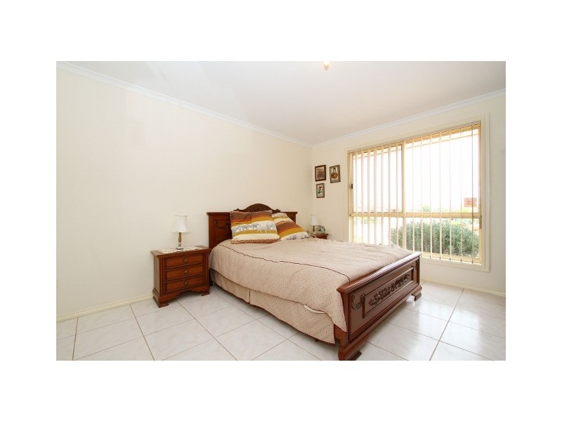 16 Lady Rose Crescent, Sydenham VIC 3037